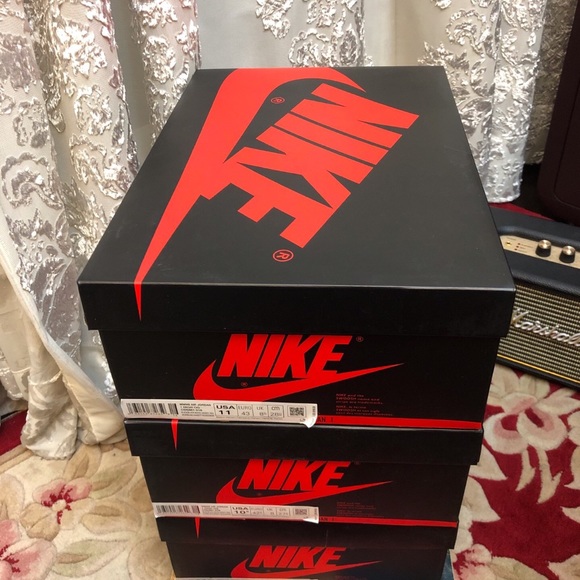 Air Jordan 1 ‘Satin Black Toe’ - Picture 5 of 6